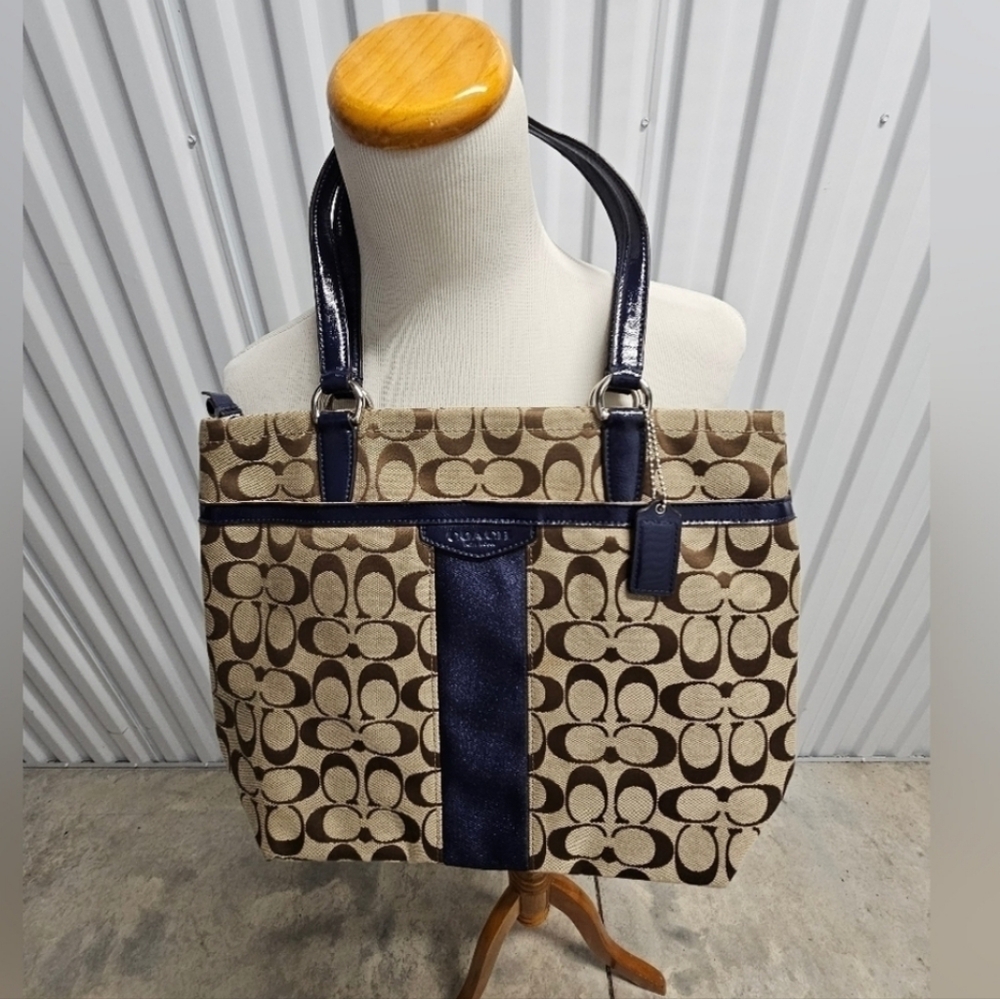 AUTHENTIC COACH TOTE BAG JACQUARD SIGNATURE C W/ BLUE PATENTED LEATHER TRIM. NEW - Picture 1 of 16